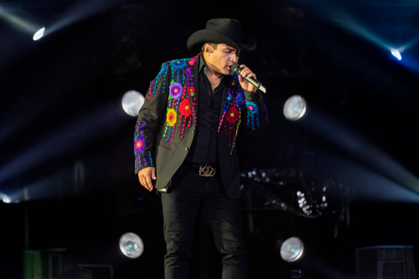 Julión Álvarez hace historia con su primer concierto en El Salvador