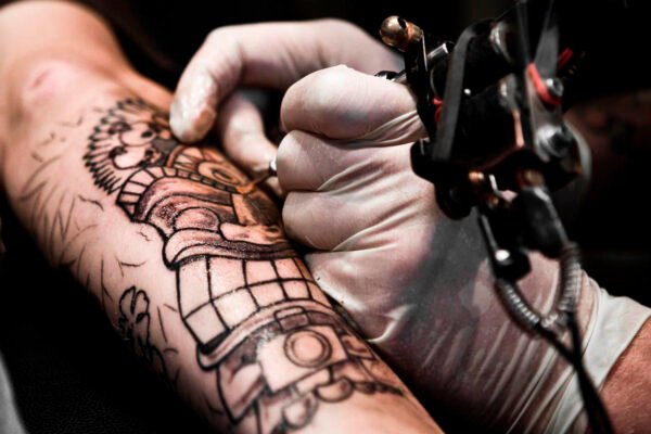 ¿Están prohibidos los tatuajes en El Salvador? Nayib Bukele responde y desmiente la polémica