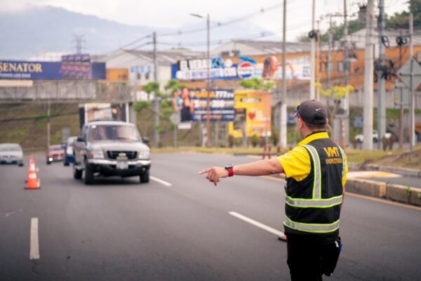 VMT inicia cierres en carretera al Puerto de La Libertad por pasarela