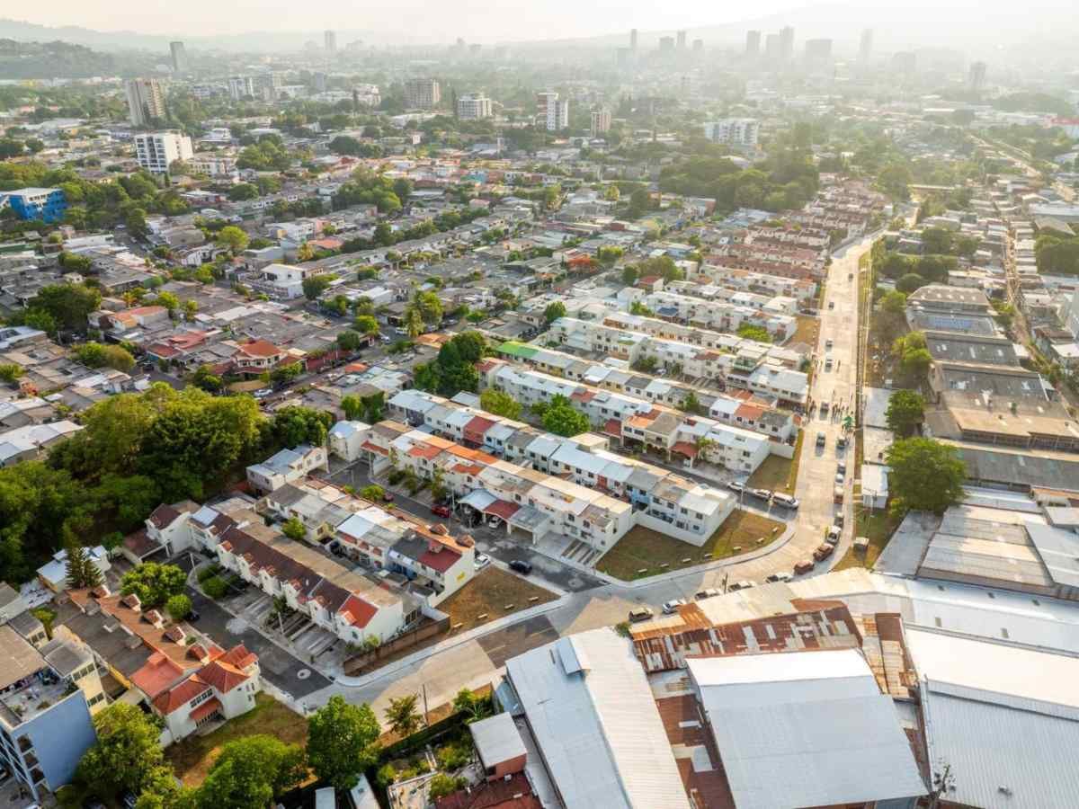 Gobierno entrega obras de mitigación en residencial Brisas de San Francisco tras años de vulnerabilidad